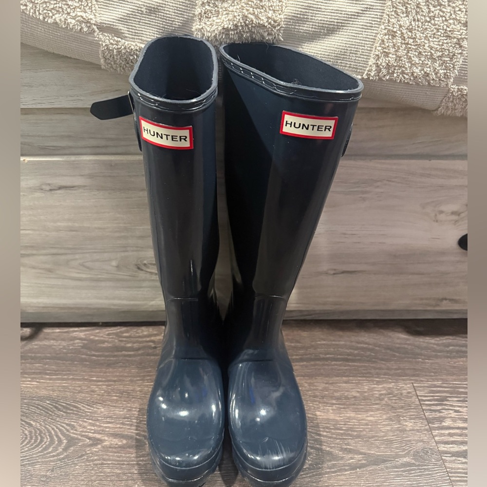 Navy blue hunter rain boots size 7